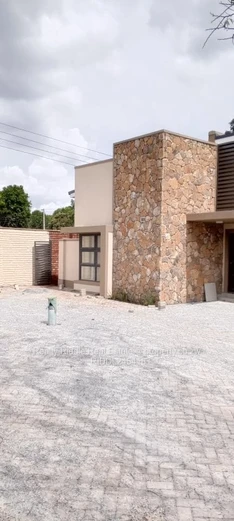 Modern 3 Bed, 2 Bath Flat in Borrowdale with Borehole
