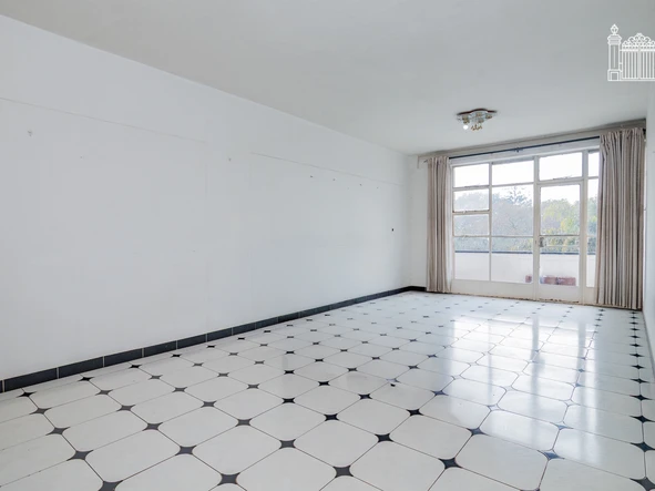 2 Bedroom Flat & Apartment