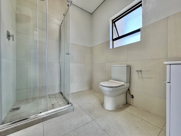 3 Bedroom Flat & Apartment