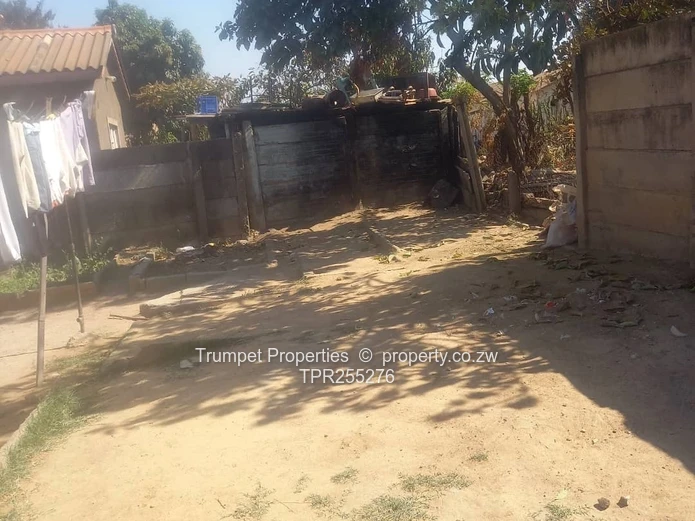 Basic 2-Bed Mufakose Home - 400 sqm, Good ZESA, title deeds
