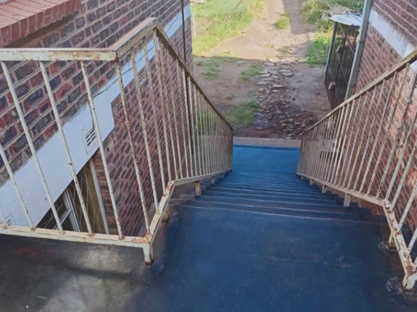 2 Bedroom Flat & Apartment