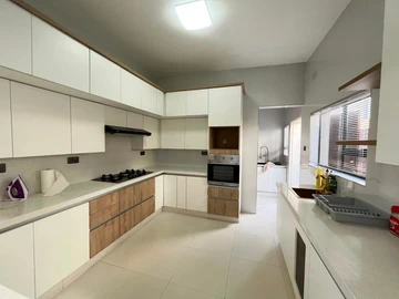 3 Bedroom Flat & Apartment