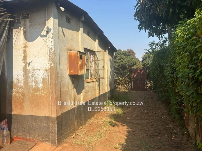 2 roomed cottage for sale in Dzivarasekwa 2-COUNCIL CESSION 