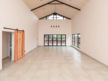 3 Bedroom Flat & Apartment