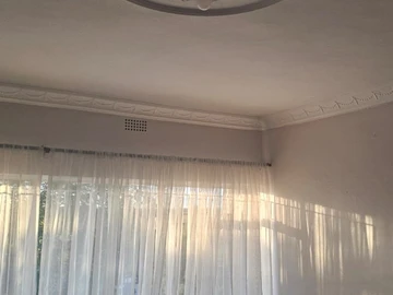 2 Bedroom Flat & Apartment