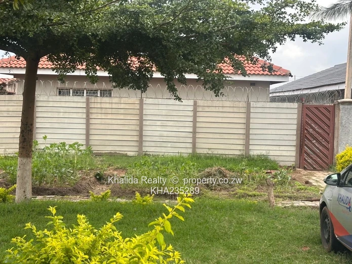 4-Bedroom House for Sale in Glen View 1 Riverside