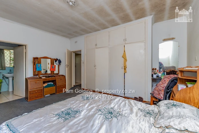 5Bedroom House on An Acre, Corner Property