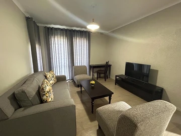 2 Bedroom Flat & Apartment