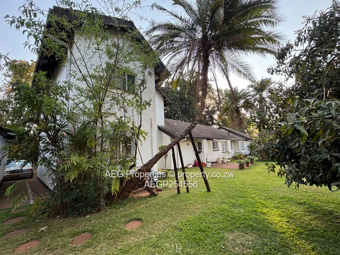 Vainona: 4-Bed Home with Pool & Mature Gardens