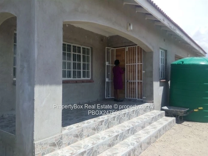 Neat 4 Bed house for rent in Springvale, Ruwa available 1 July!