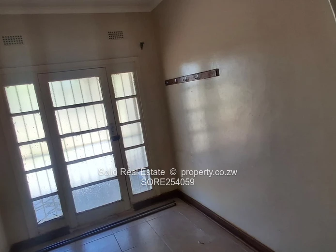 3-Bed Greendale Home on 4,000m² with Borehole & Tank