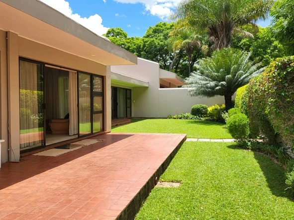 3 Bedroom Flat & Apartment