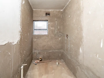 4 Bedroom Flat & Apartment