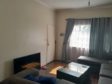2 Bedroom Flat & Apartment