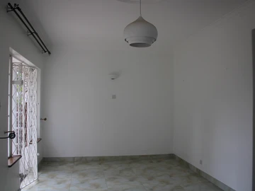 2 Bedroom Flat & Apartment
