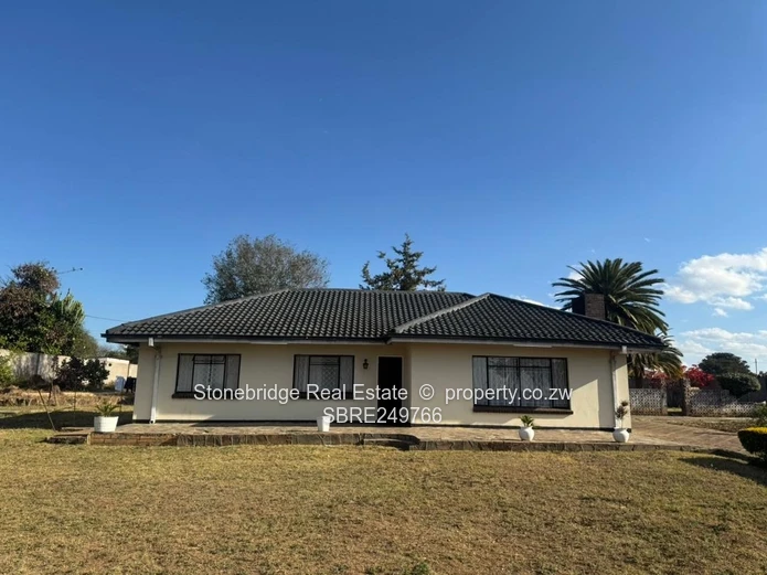2 Bedroomed Manningdale House set on an Acre for sale