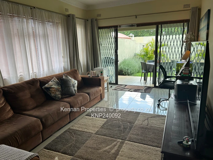 Charming Unit in sought after Highlands Park