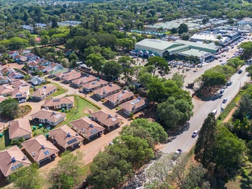 4 Bedroom Flat & Apartment