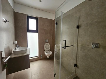 4 Bedroom Flat & Apartment