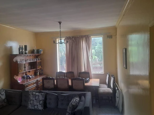 2 Bedroom Flat & Apartment