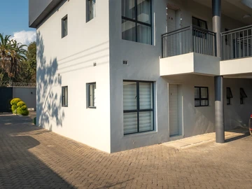 2 Bedroom Flat & Apartment