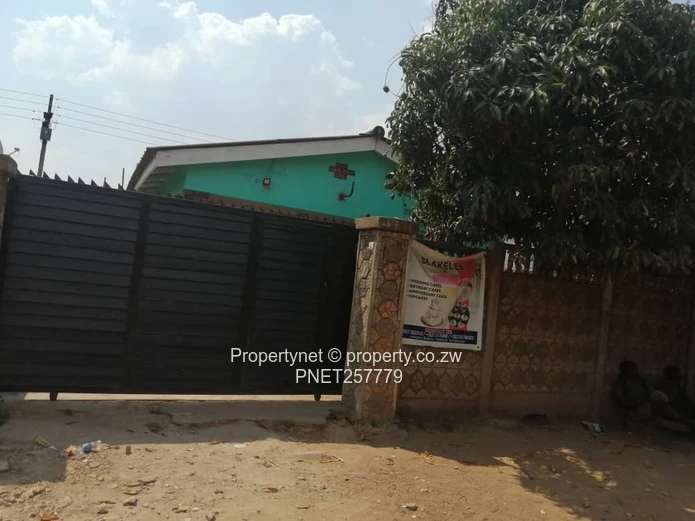 4-Bed Home in Glen View 3 with Title Deeds, Borehole & Secure Gate (Sole Mandate)