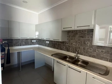 4 Bedroom Flat & Apartment