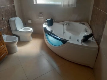9 Bedroom House
