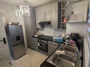 2 Bedroom Flat & Apartment