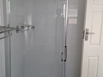 4 Bedroom Flat & Apartment