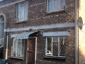 2 Bedroom Flat & Apartment