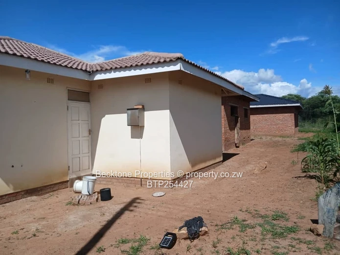 Partly Finished 4-Bed with Completed Flatlet on 1300m², Highmount