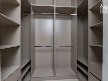 2 Bedroom Flat & Apartment