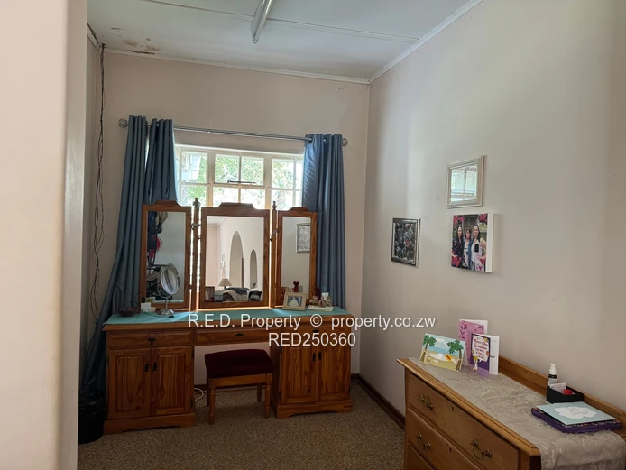 Neat Family Home In a Prime Location - Hillside!