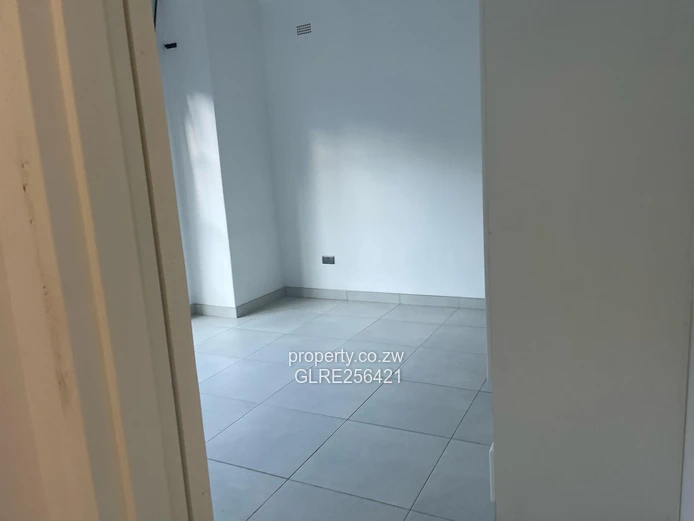 Avondale 3-Bed Flat: Modern Open-Plan Living + Borehole