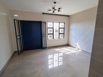 2 Bedroom Flat & Apartment
