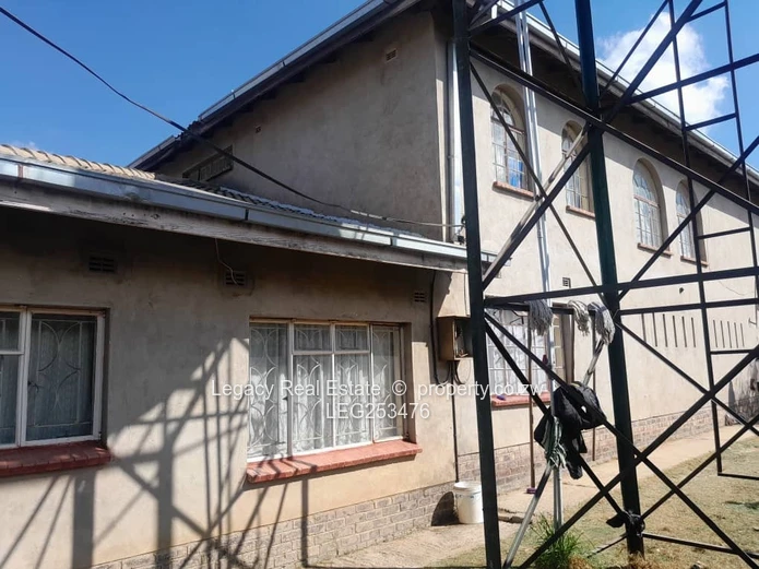 Zimre Park 5-Bed Home with Borehole, Garage & Driveway (Sole Mandate)