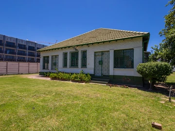 3 Bedroom Flat & Apartment