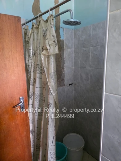 Manningdale 2-Bed with a Non Functional  Pool, Borehole & Large Garden (Sole Mandate)