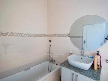 3 Bedroom Flat & Apartment