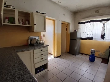 2 Bedroom Flat & Apartment