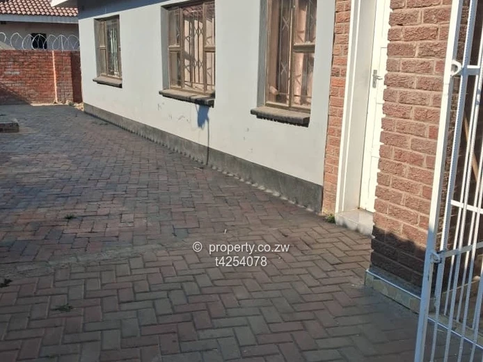 Madokero Estate house to rent 