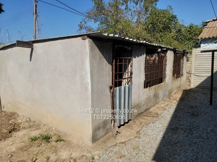 Mufakose house for sale  (Sole Mandate)