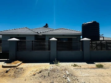 Spacious 4-Bedroom Home in Mabvazuva, Ruwa - Developer Cession