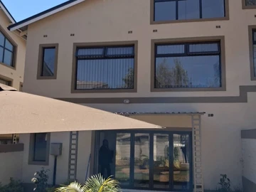3 Bedroom Flat & Apartment