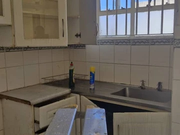 2 Bedroom Flat & Apartment