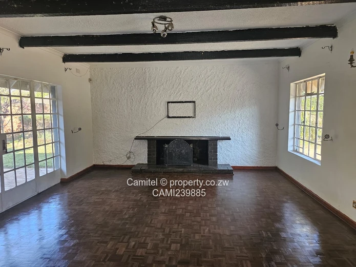 Borrowdale:Perfectly located home 4 beds main en-suite clean title deed