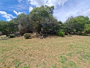 6 Bedroom Flat & Apartment