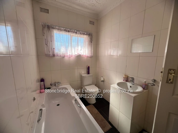 3 Bedroomed Fully Furnished Cottage in Hillside For Rent