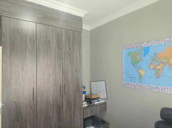 2 Bedroom Flat & Apartment